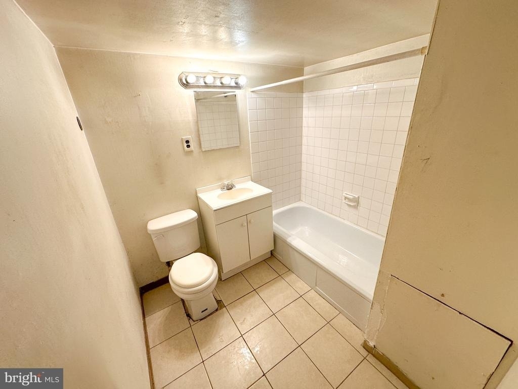 148 W Spencer Street - Photo 4