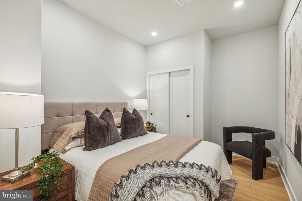6910 Ridge Avenue - Photo 7
