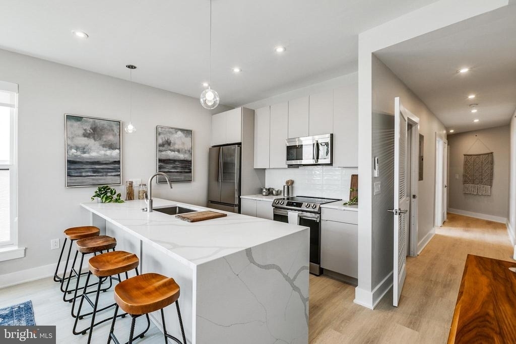 1533 Ridge Avenue - Photo 3