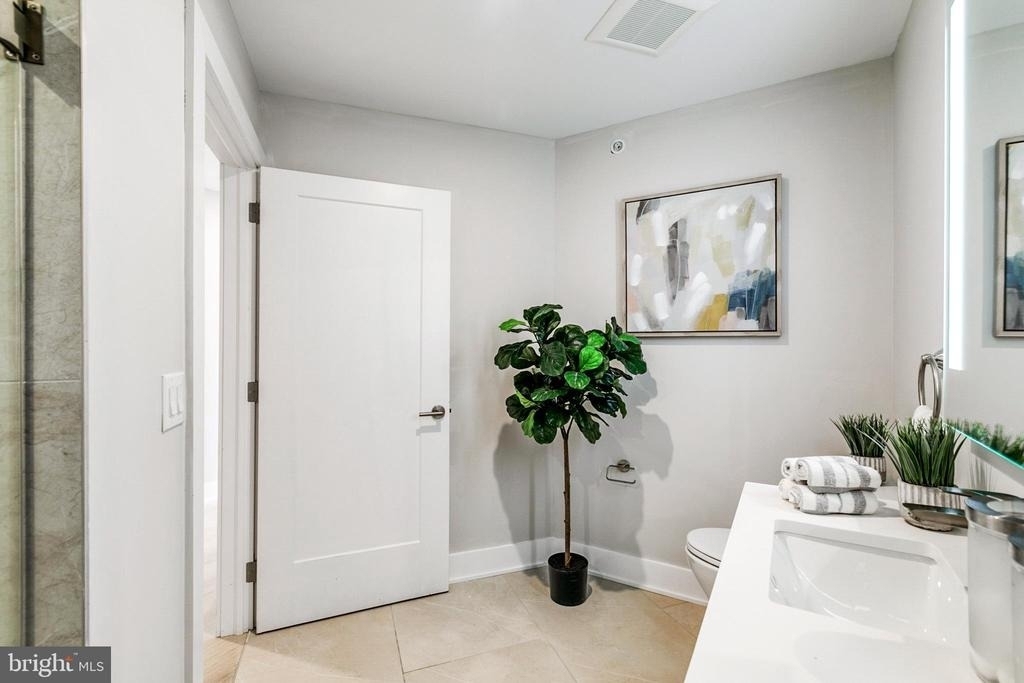 1533 Ridge Avenue - Photo 5