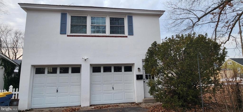 211 W Laurel Street - Photo 0
