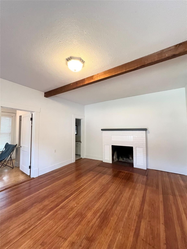 407 W 35th St - Photo 1