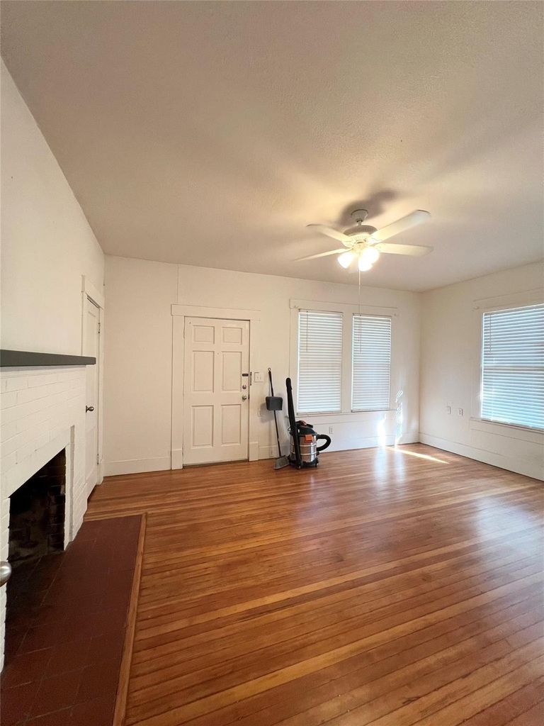 407 W 35th St - Photo 0