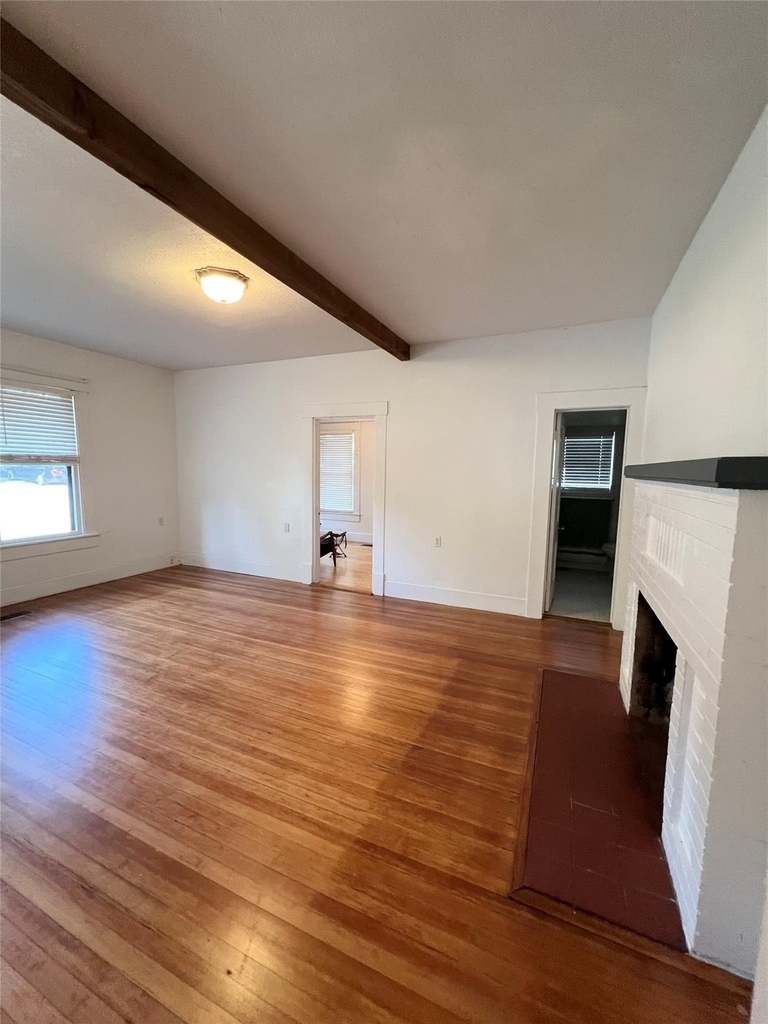 407 W 35th St - Photo 2