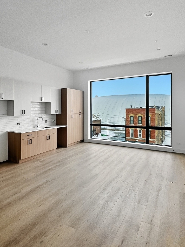 1304 S Ashland Avenue - Photo 0