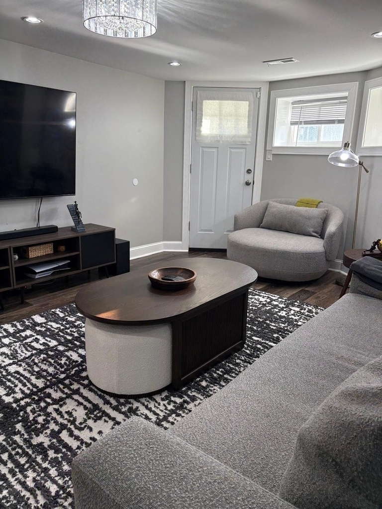 6541 S Ingleside Avenue - Photo 2