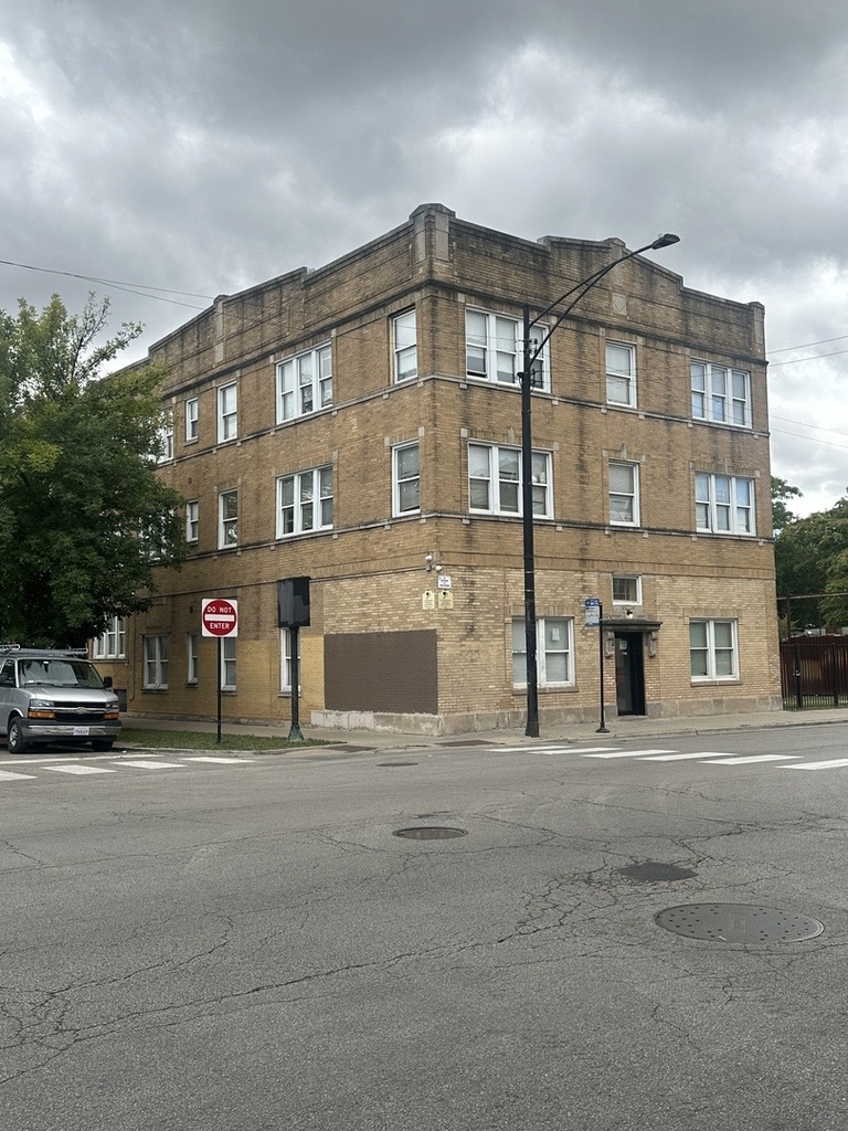 3901 W Division Street - Photo 0