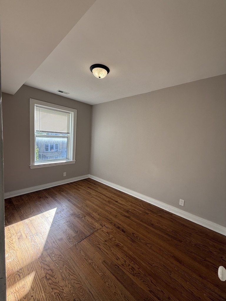 3901 W Division Street - Photo 3