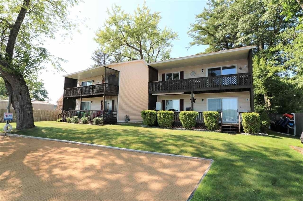 1011 Laconia - Photo 1
