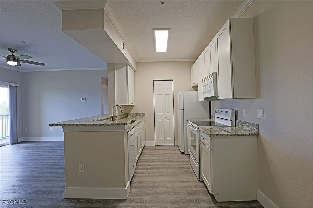 11480 Villa Grand - Photo 3