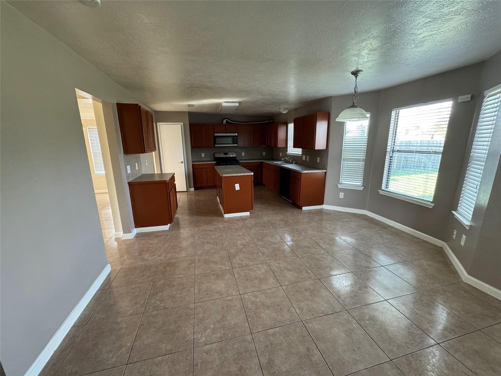 9347 Eaglewood Spring Drive - Photo 6