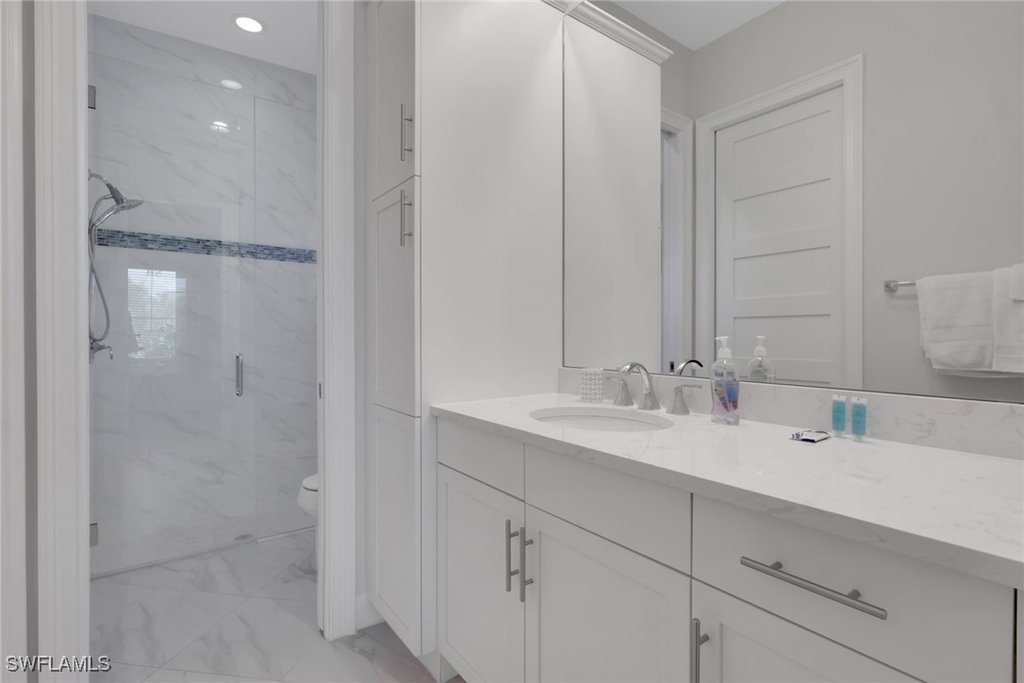 6394 Warwick Avenue - Photo 18