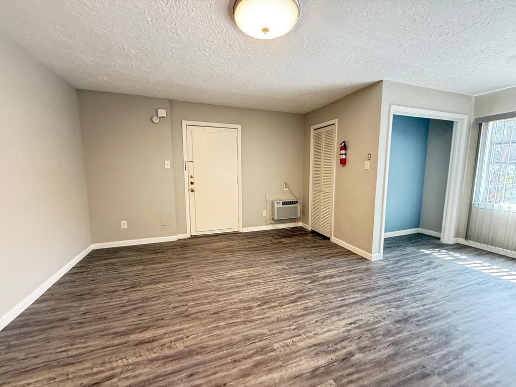 2501 Yoakum Boulevard - Photo 14