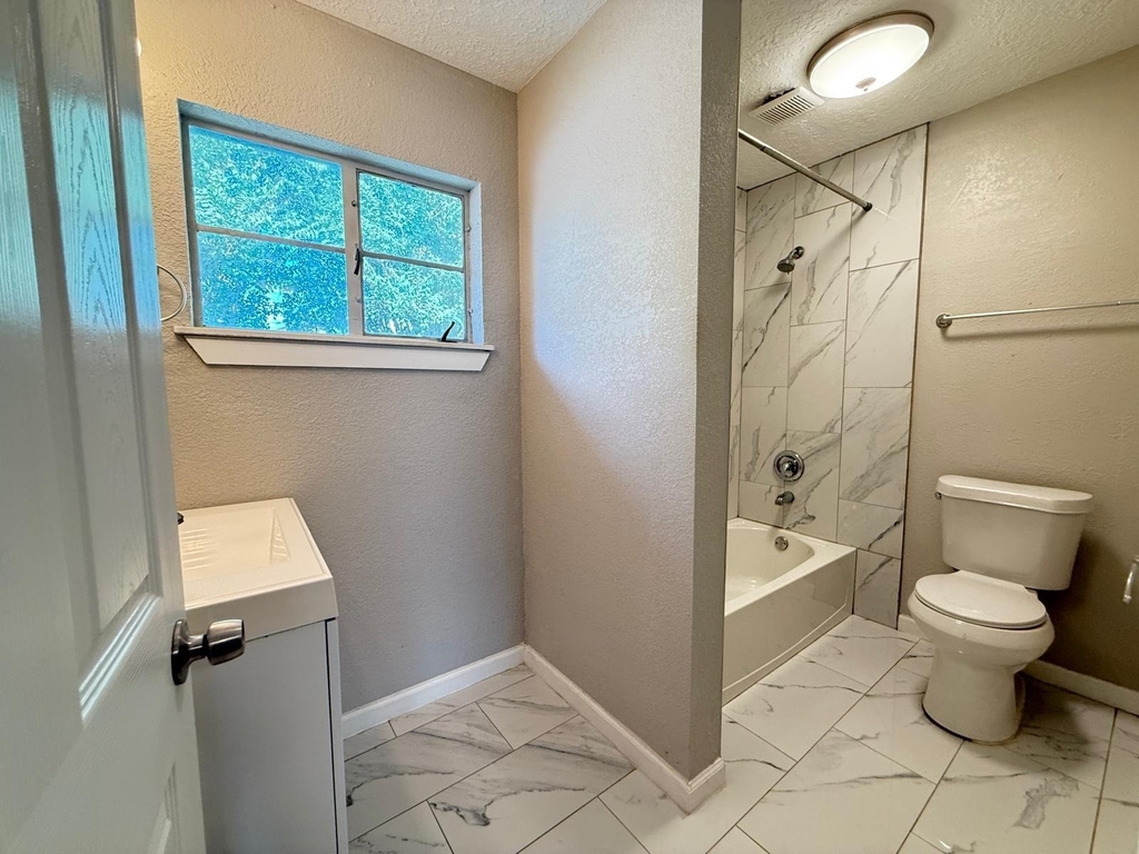 2501 Yoakum Boulevard - Photo 18