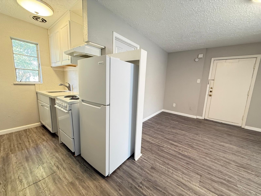 2501 Yoakum Boulevard - Photo 11