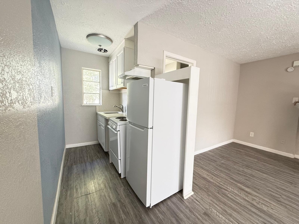2501 Yoakum Boulevard - Photo 8