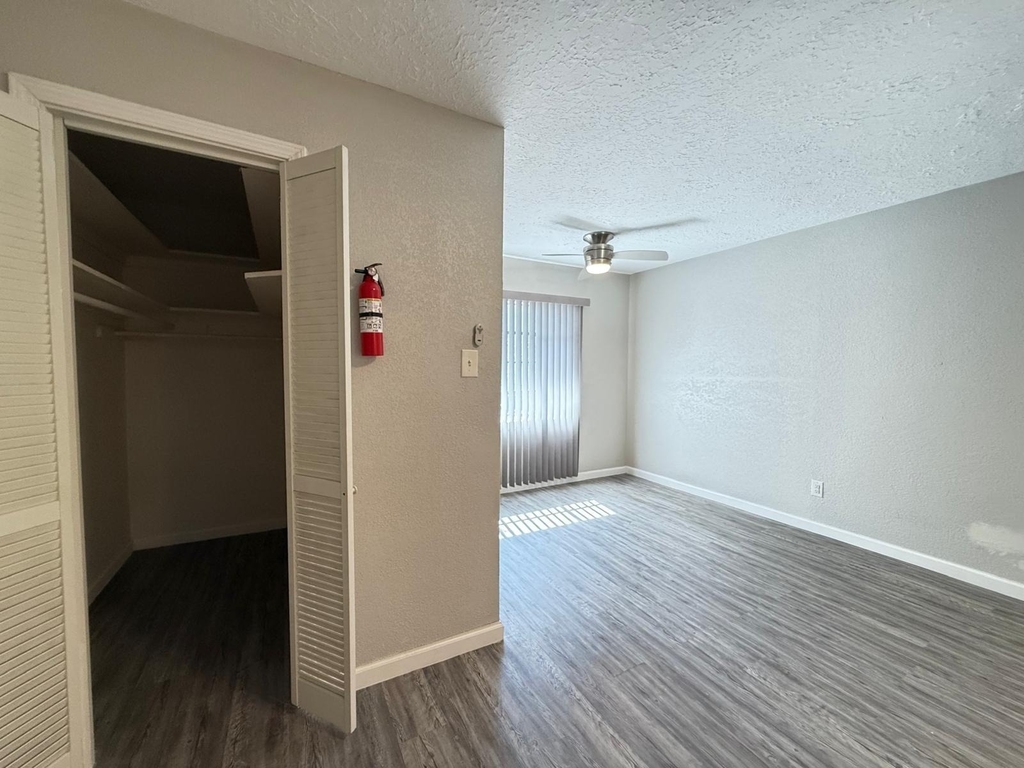 2501 Yoakum Boulevard - Photo 9