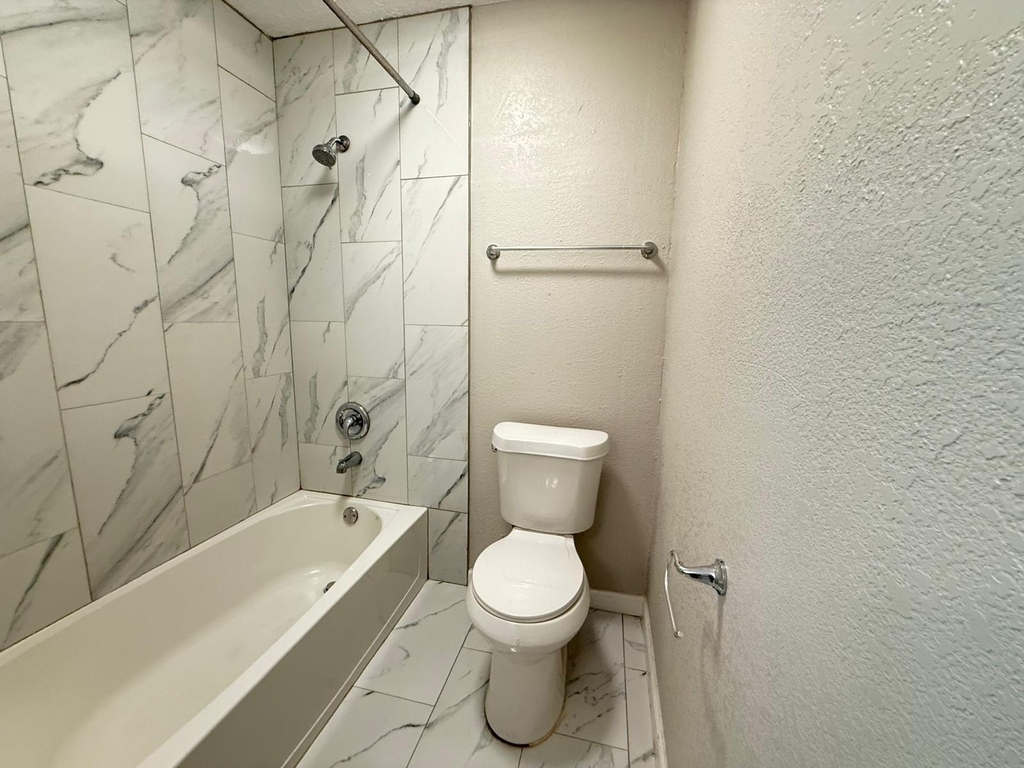 2501 Yoakum Boulevard - Photo 19