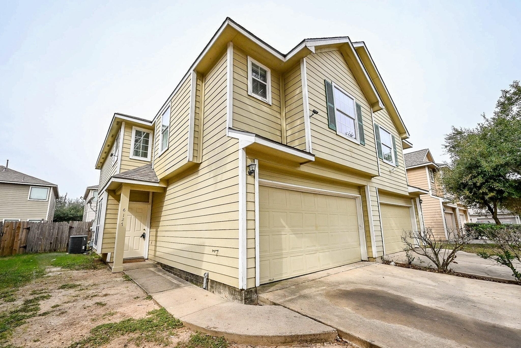 6127 Yorkglen Manor Lane - Photo 1