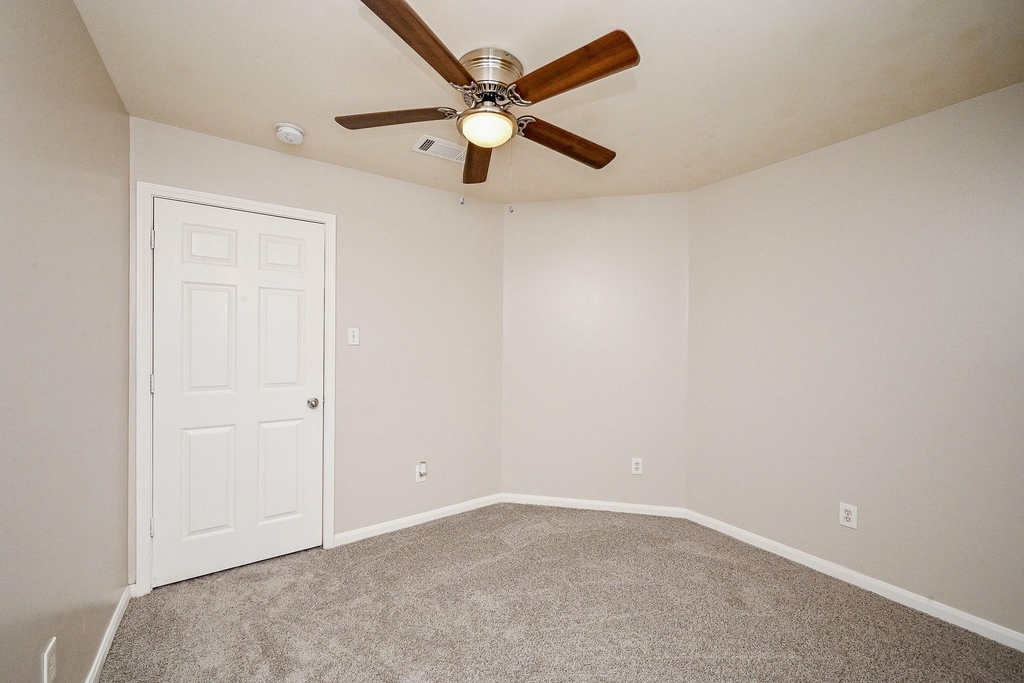 6127 Yorkglen Manor Lane - Photo 13