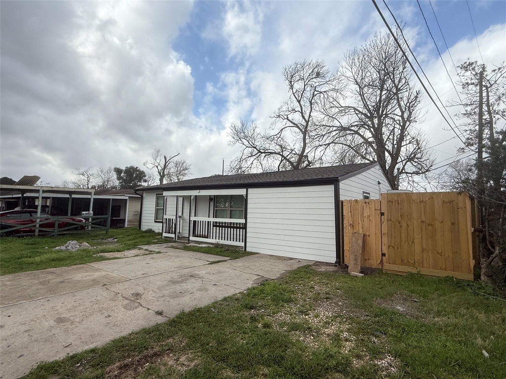 5924 Honeysuckle Drive - Photo 2