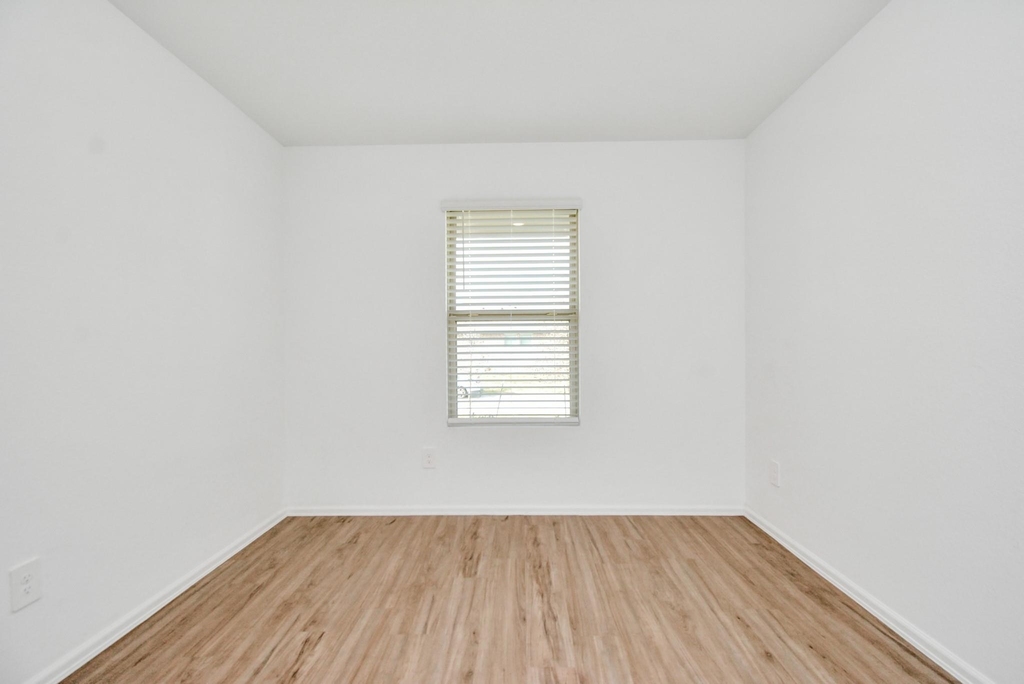 24207 Becker Hollow Lane - Photo 18