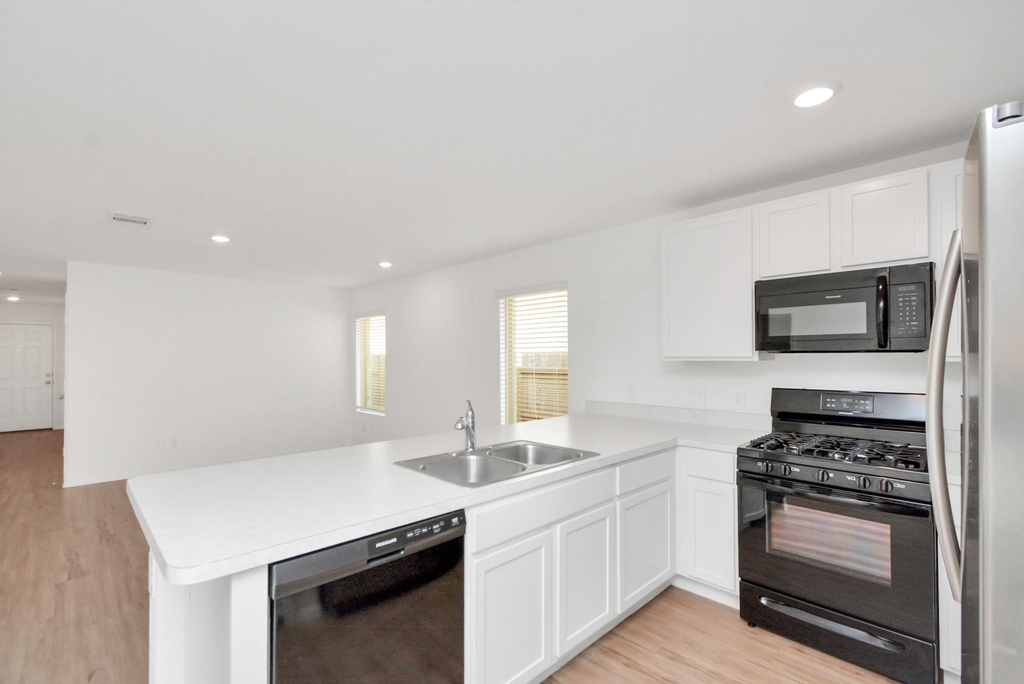 24207 Becker Hollow Lane - Photo 10