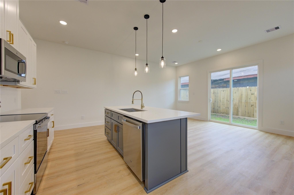 4029 Knoxville Street - Photo 2