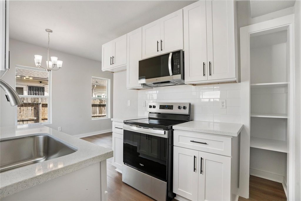 1115 Hogan Street - Photo 9