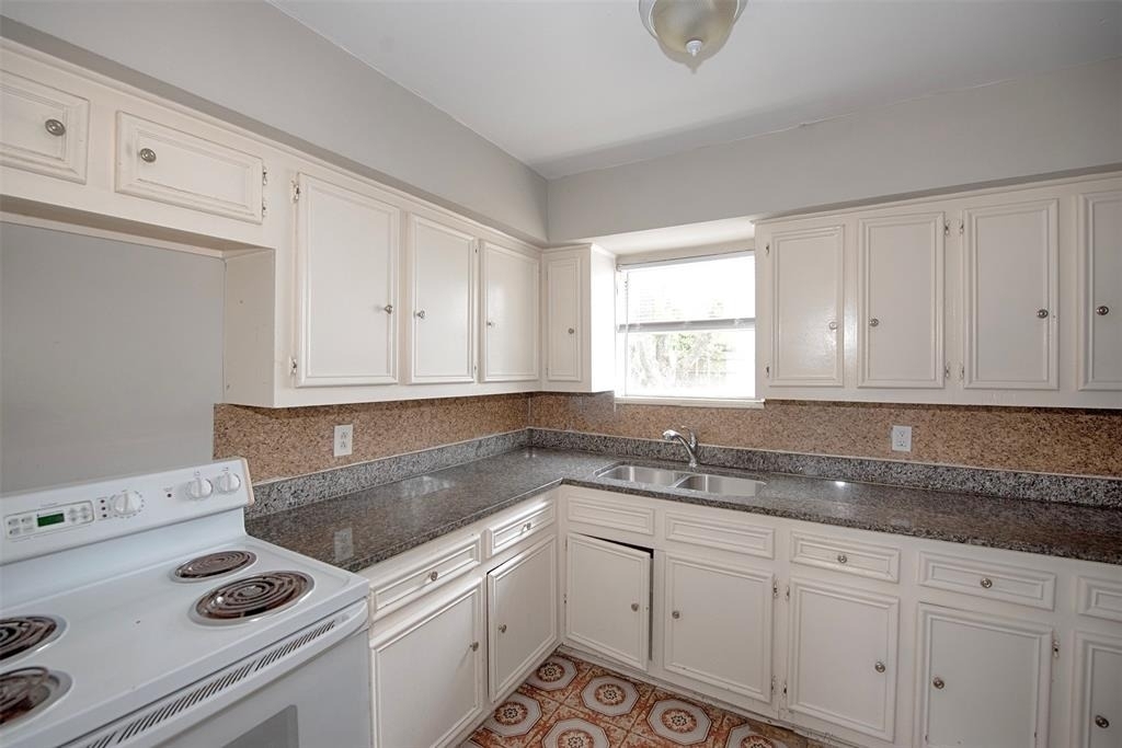 1211 1st Avenue N - Photo 8