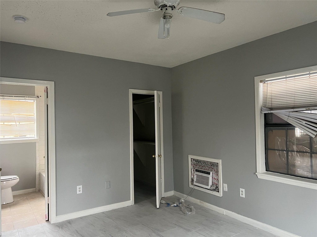 139 Van Molan Street - Photo 3