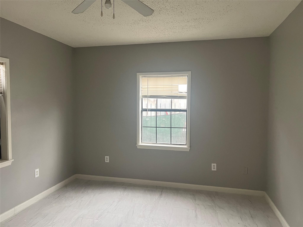 139 Van Molan Street - Photo 2