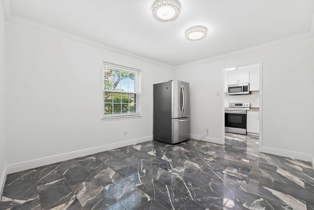 7900 Westheimer Road - Photo 10