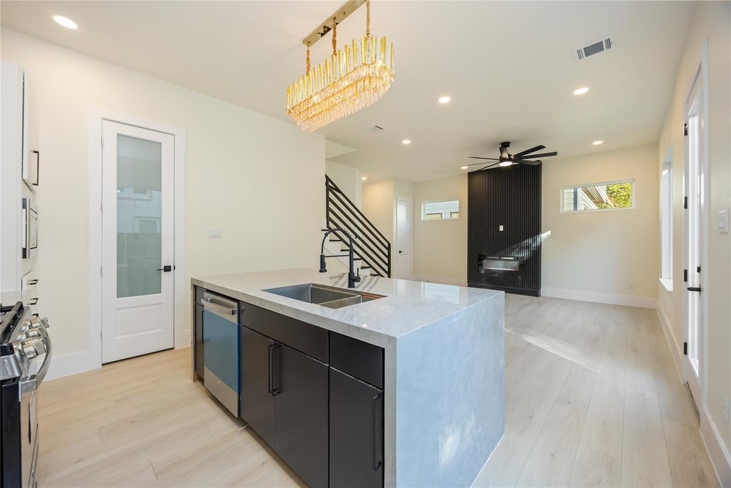7125 England Street - Photo 8