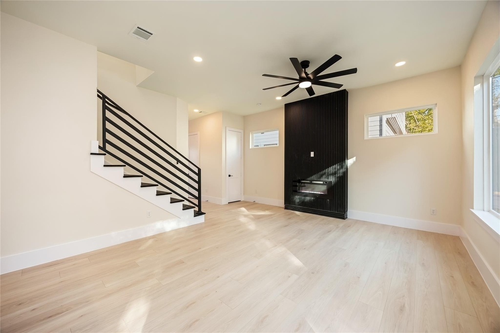 7125 England Street - Photo 4