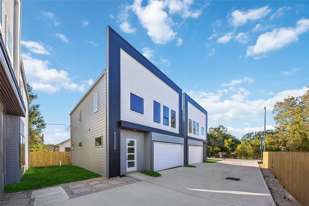 7125 England Street - Photo 0