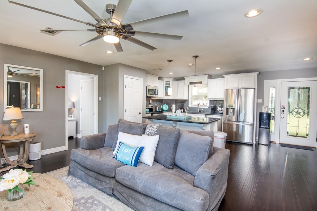 150 Edgewater Way - Photo 2