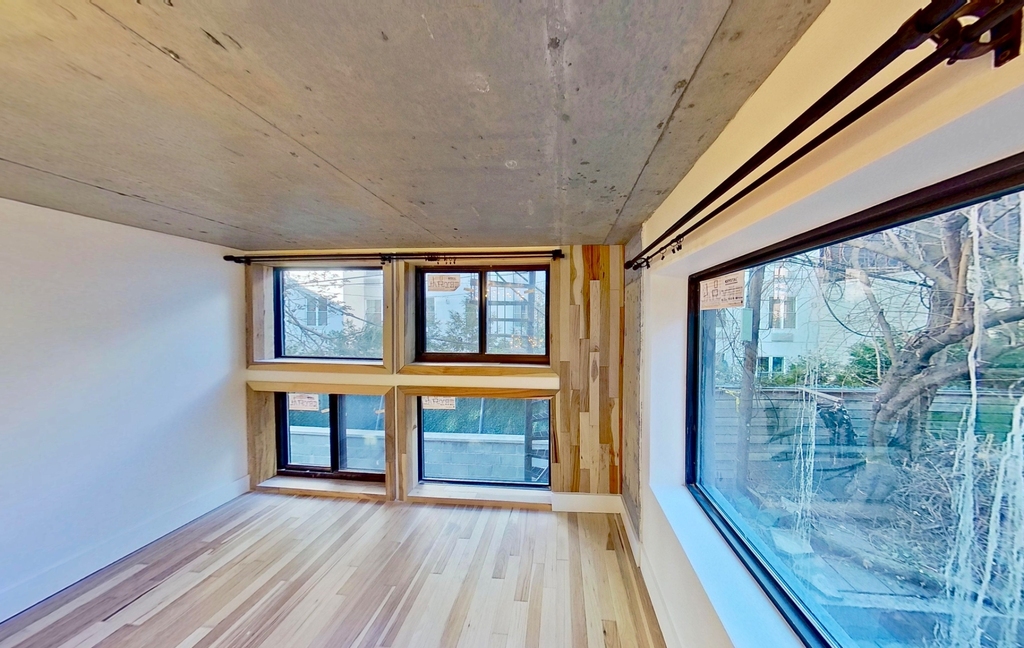 Montrose Ave & Lorimer St  - Photo 9