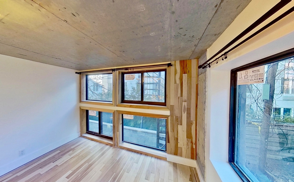 Montrose Ave & Lorimer St  - Photo 8