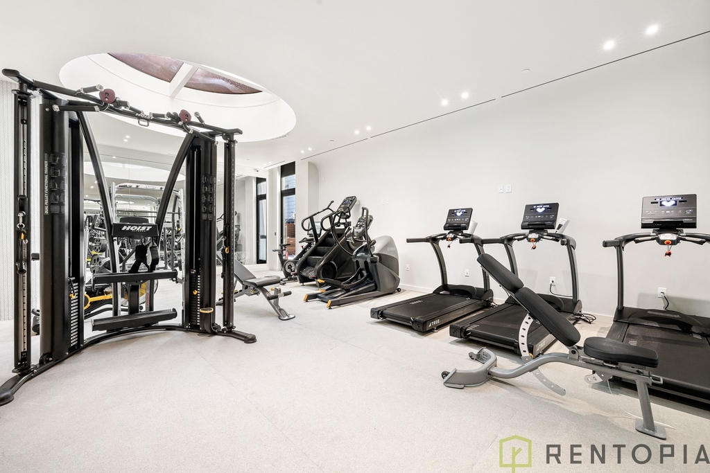 210 Greenpoint Avenue - Photo 12