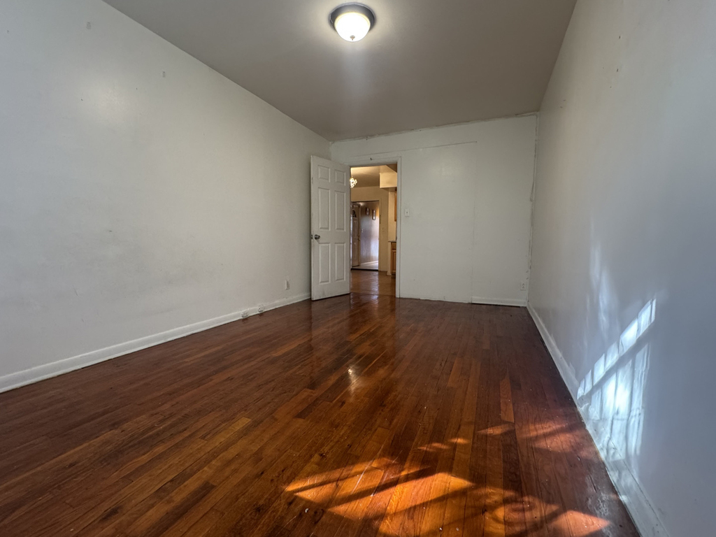 524 East 99th Street - Photo 2