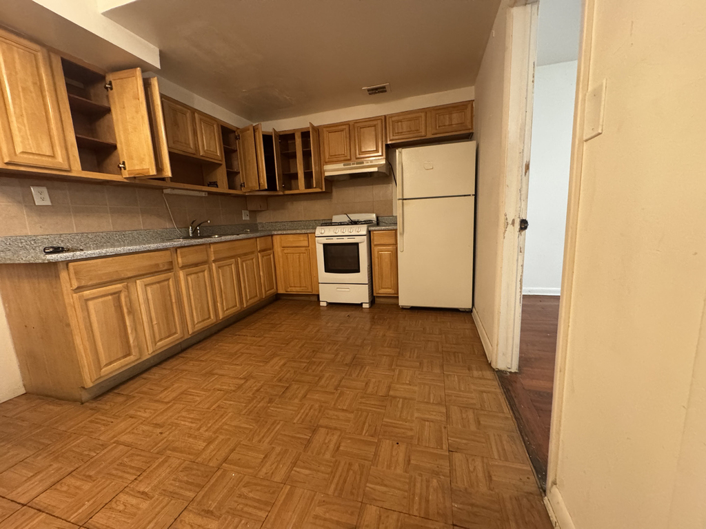 524 East 99th Street - Photo 0