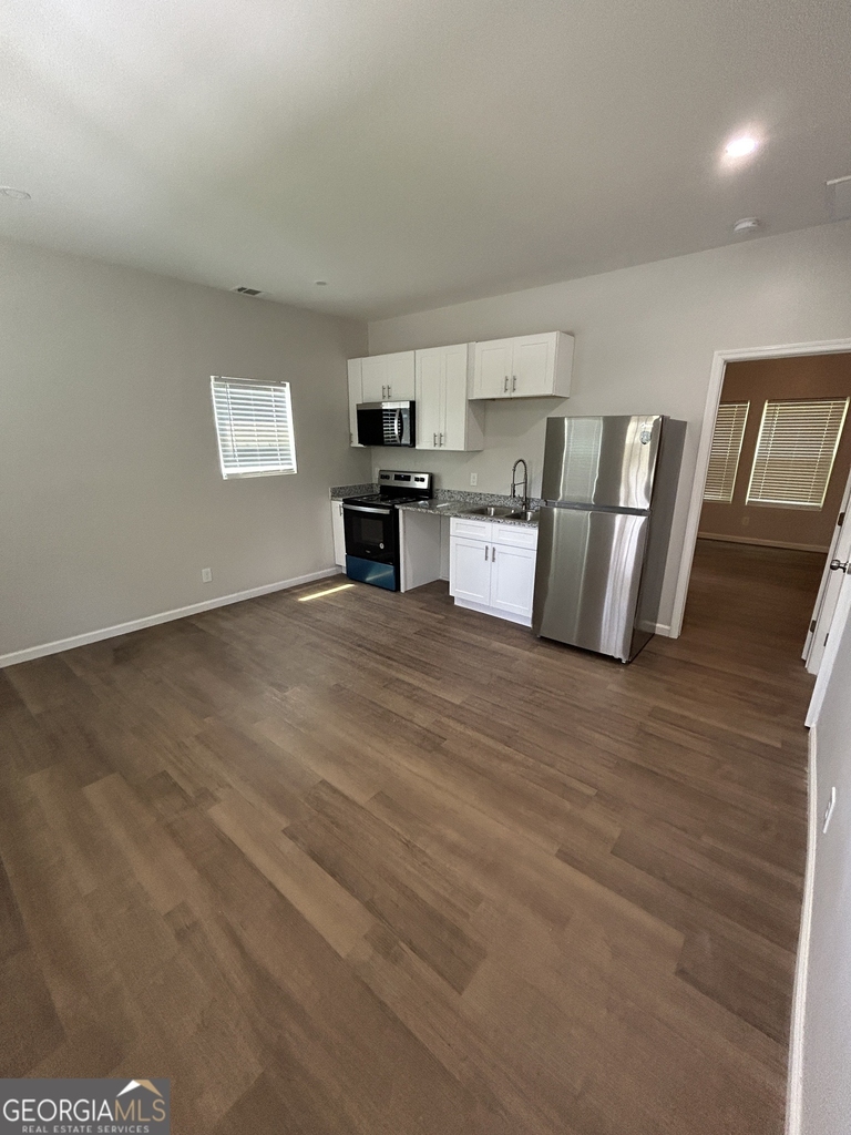 1635 2nd Street - Photo 3