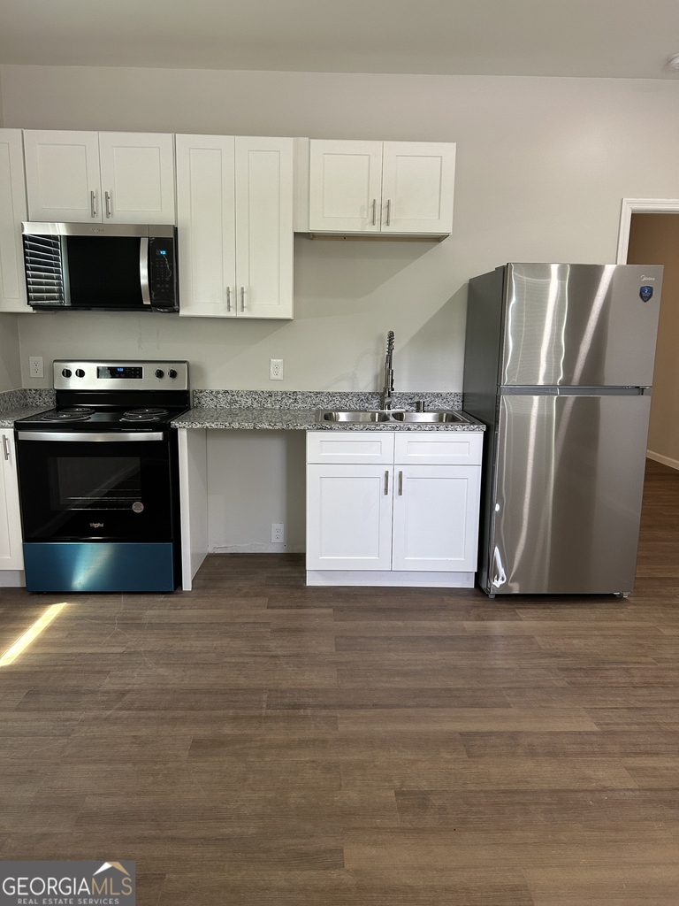 1635 2nd Street - Photo 4