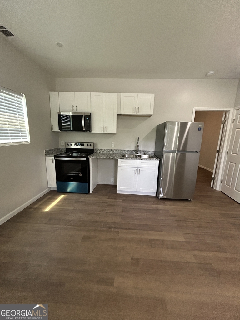 1635 2nd Street - Photo 2