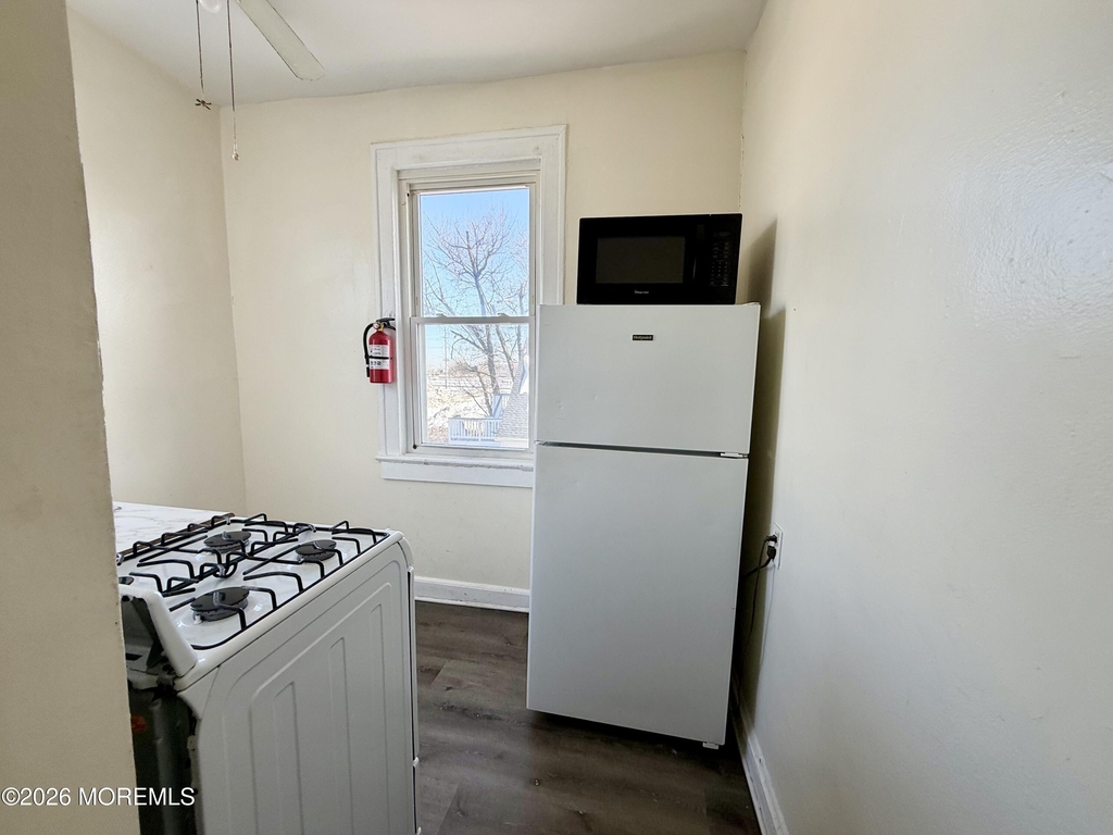 37 2nd Avenue - Photo 5