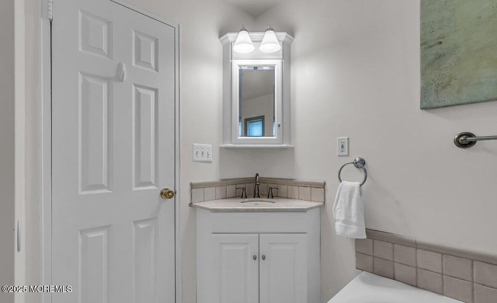 221 Harrison Avenue - Photo 24