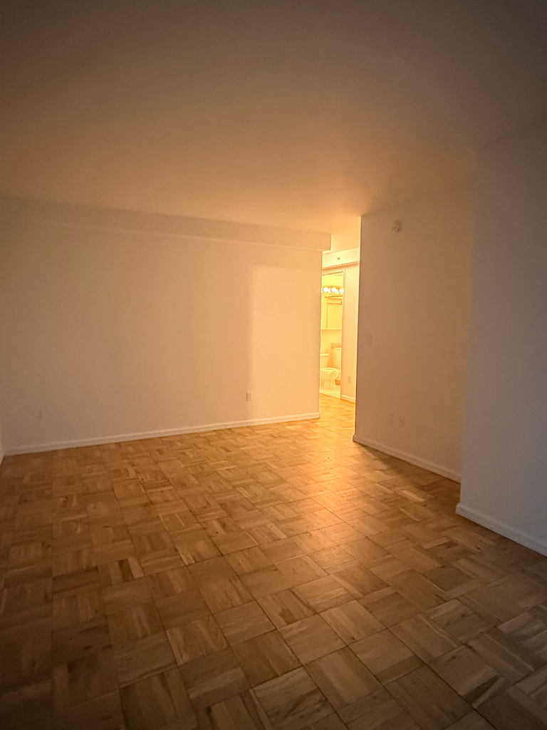 West 37th Street - Photo 6