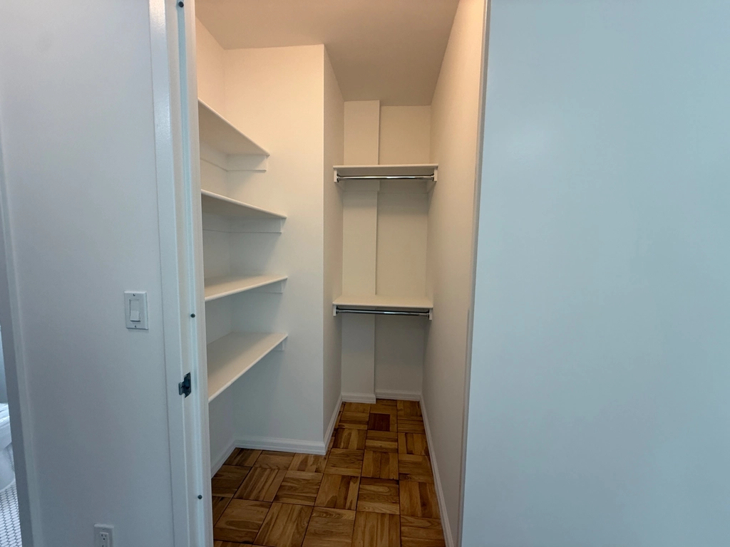 West 37th Street - Photo 4