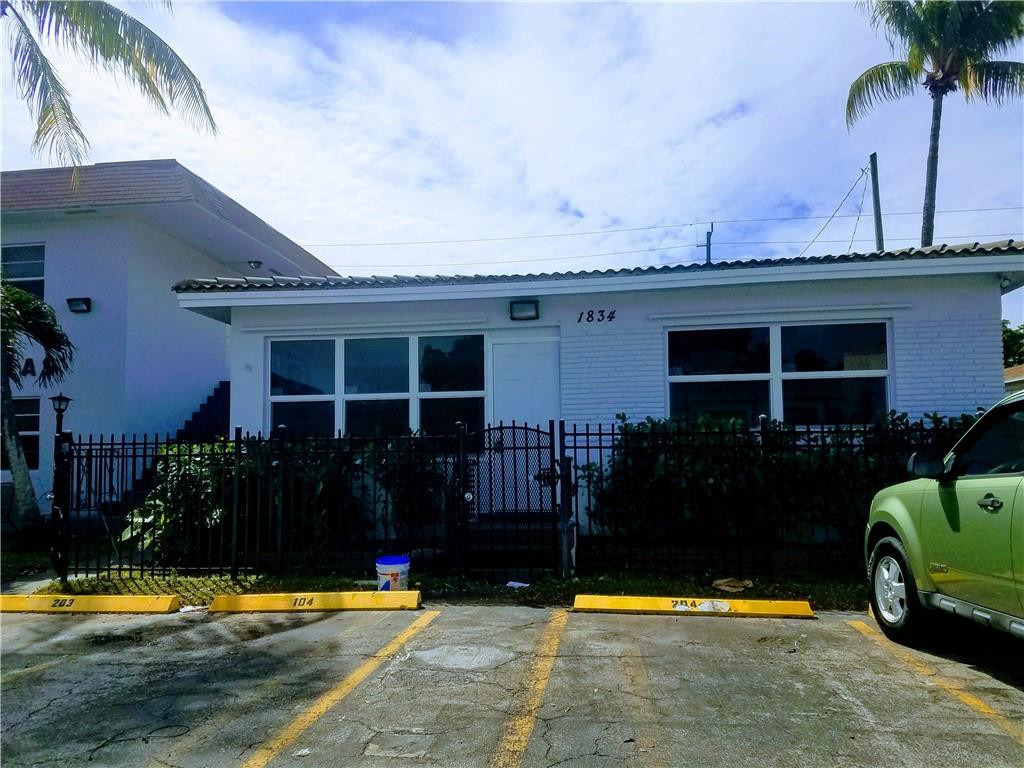 1826 Johnson Street - Photo 2